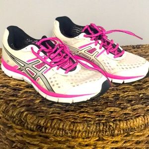 ASICS Gel-Blur 33.  Women’s 7.5